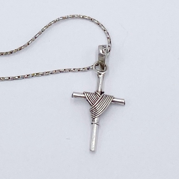 Vintage Sterling Silver 925 Rope Cross Necklace - Picture 2 of 8